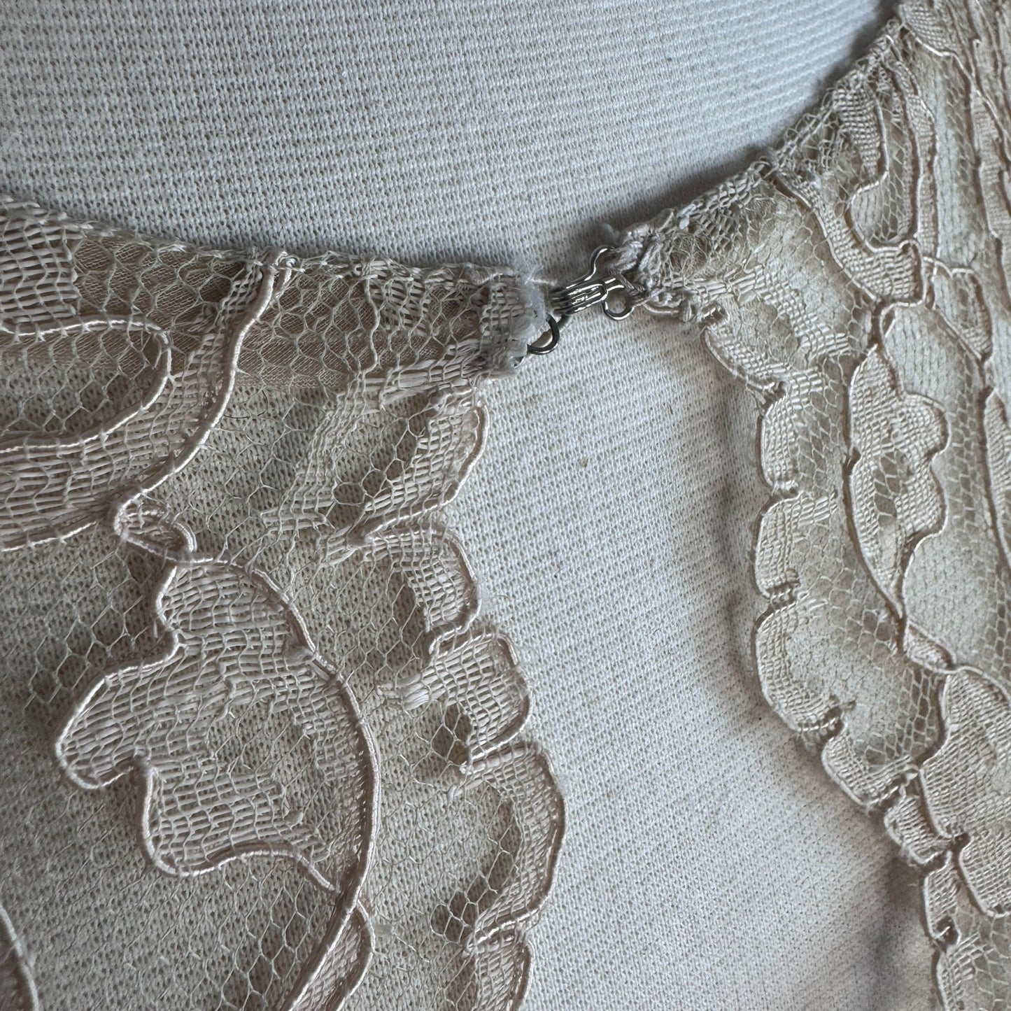 Vintage 1930s Ivory Lace Coat Fingertip Length Sleeveless Open Front Romantic