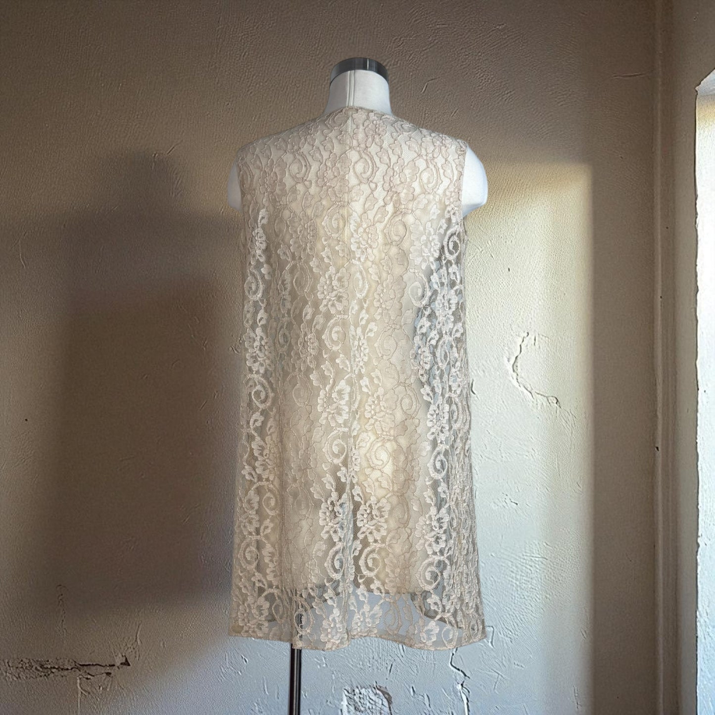 Vintage 1930s Ivory Lace Coat Fingertip Length Sleeveless Open Front Romantic