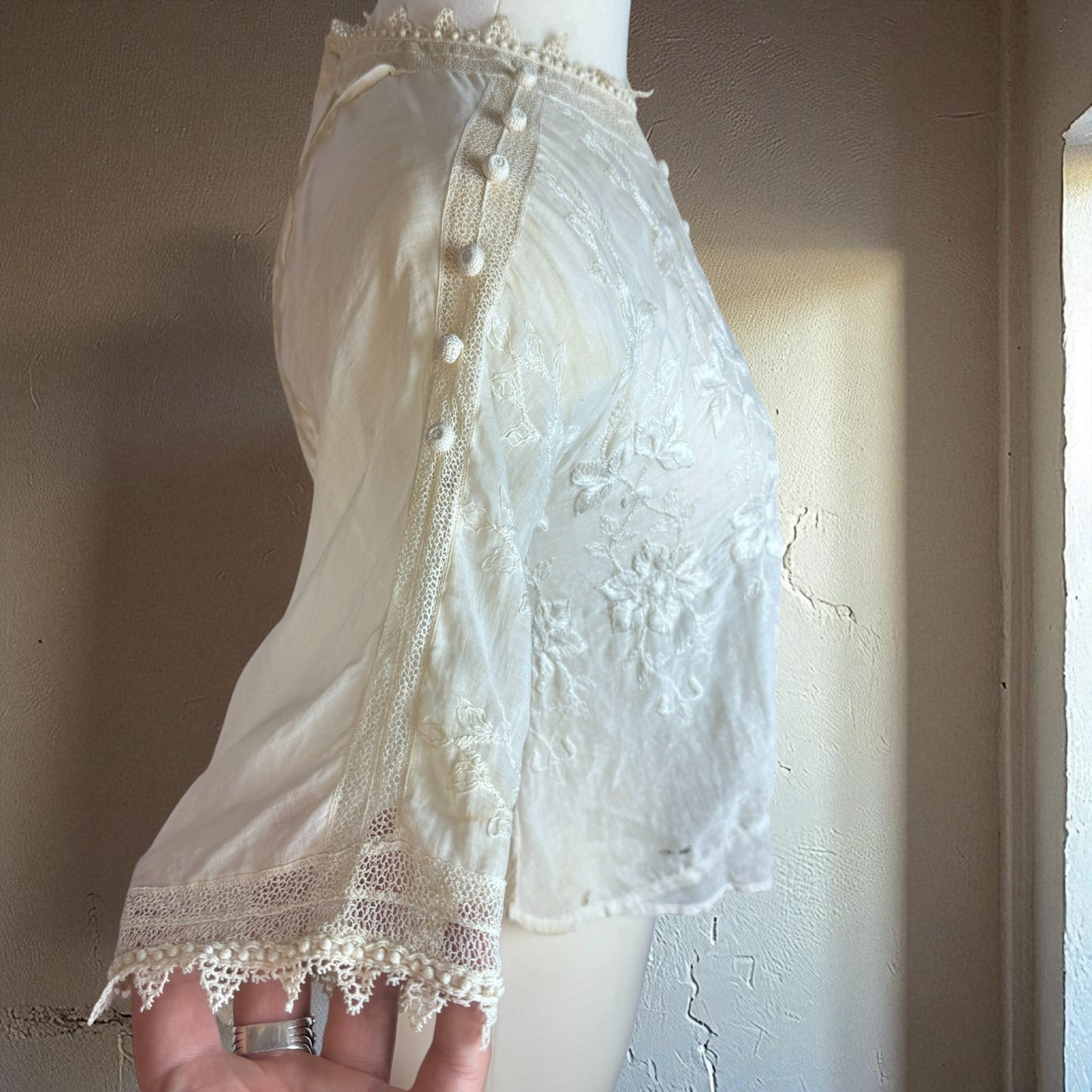 Vintage Early 1900s Top Edwardian Embroidered Floral Lace Button XS Ivory