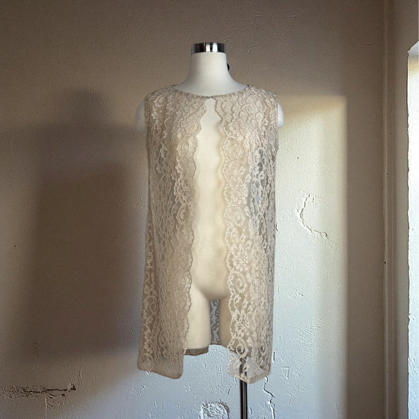 Vintage 1930s Ivory Lace Coat Fingertip Length Sleeveless Open Front Romantic