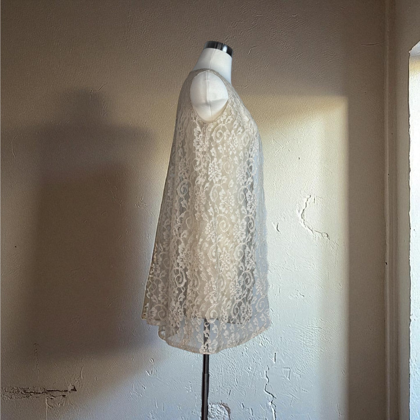 Vintage 1930s Ivory Lace Coat Fingertip Length Sleeveless Open Front Romantic