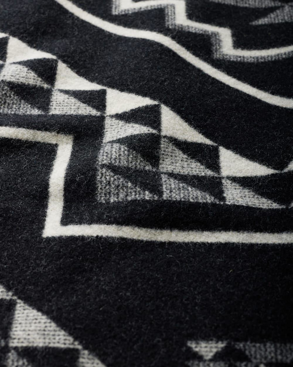 OXBOW BLANKET Unnapped Jacquard Wool Robe