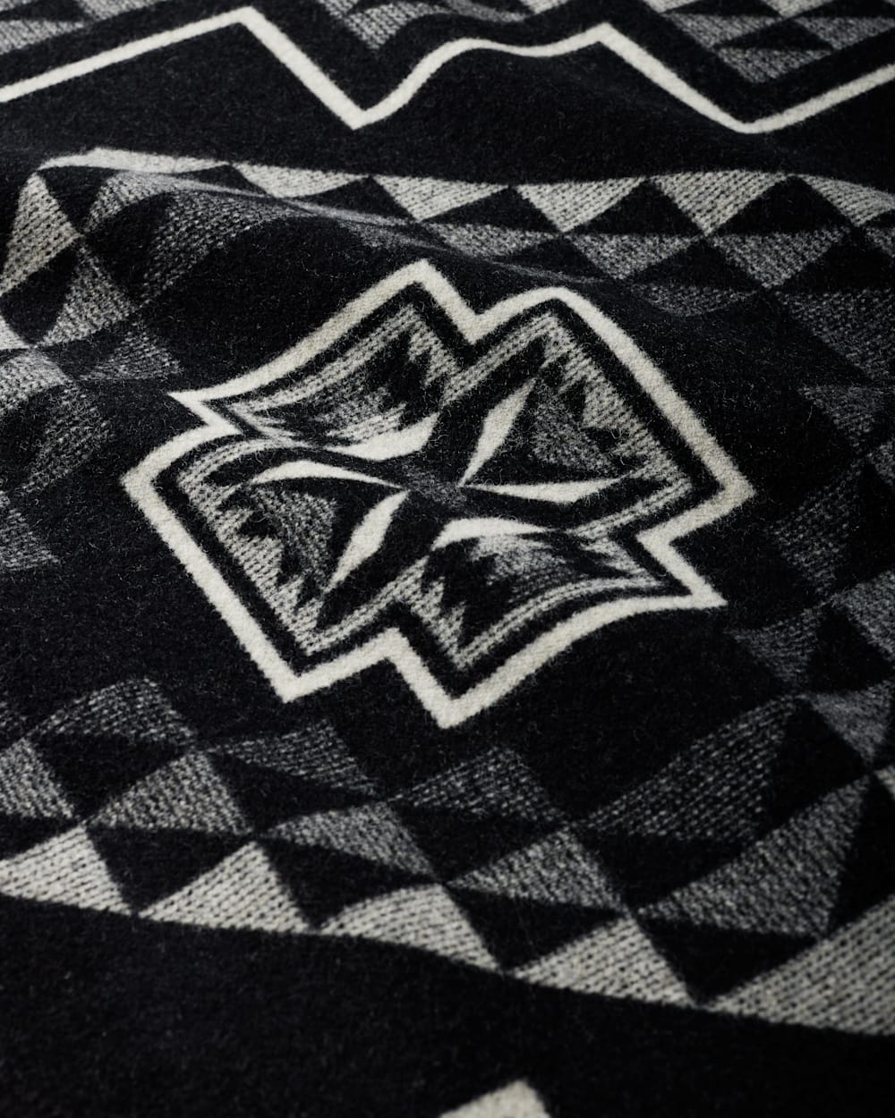OXBOW BLANKET Unnapped Jacquard Wool Robe