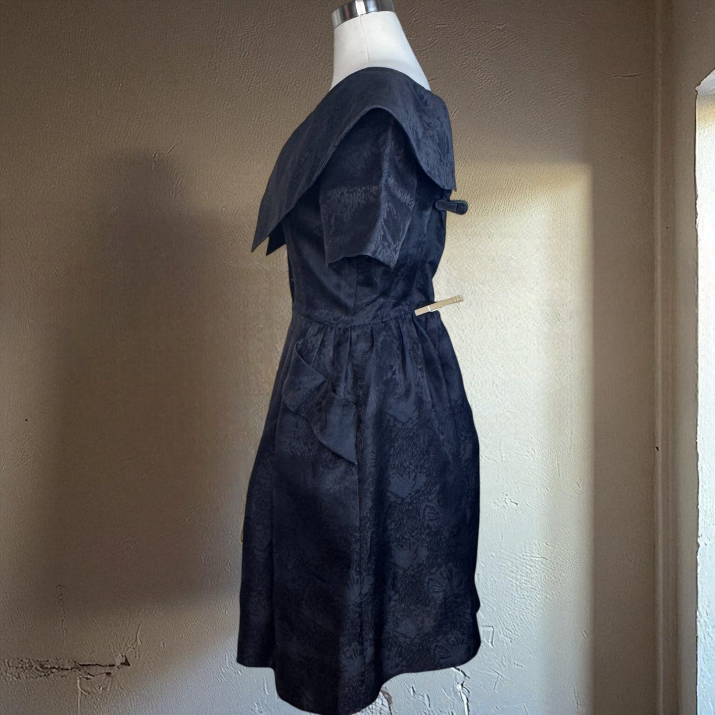 Vintage Dress 1990s Oscar De La Renta Collared Brocade Button Front Black Midi M