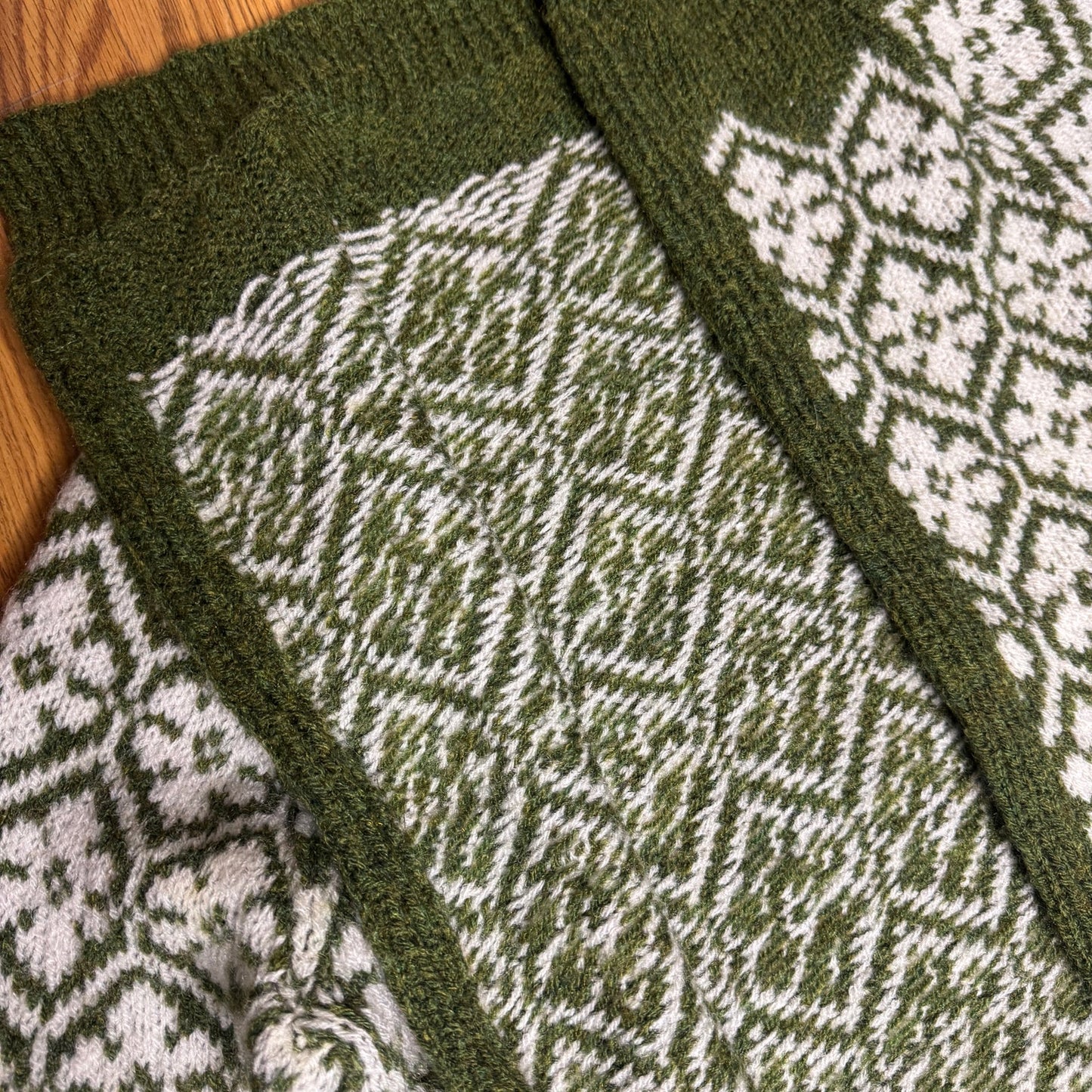 Vtg Handknit Green White Scandinavian Cardigan Sweater Open Front Retro Floral