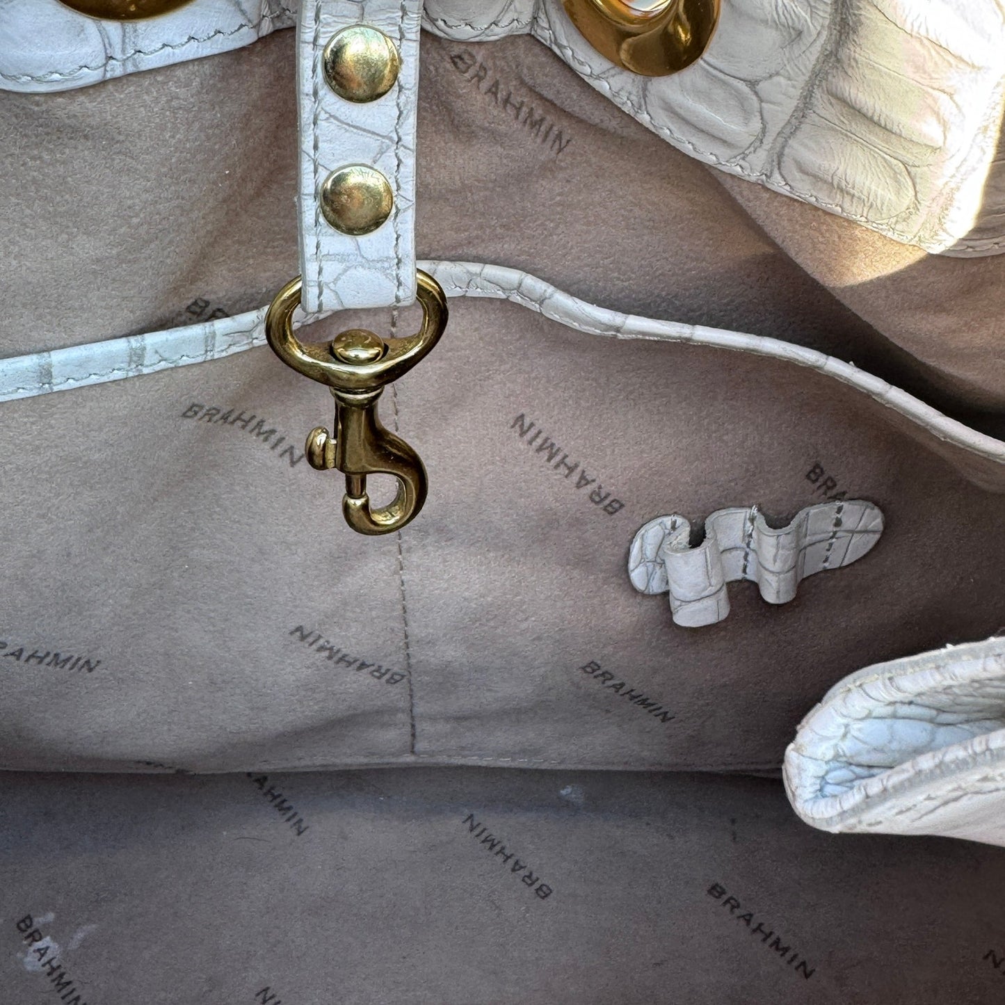 Vintage Brahmin Bag Deidre White Drawstring Melbourne Crocodile Embossed Purse
