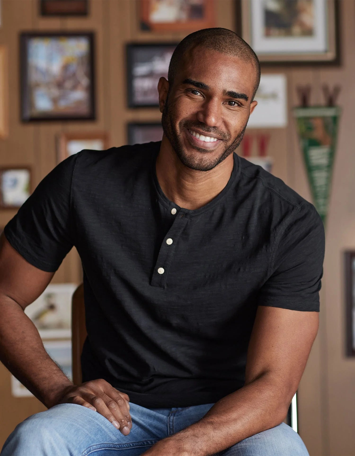 black-halfbutton-short-sleeved-mens-shirt-mstgoods.com