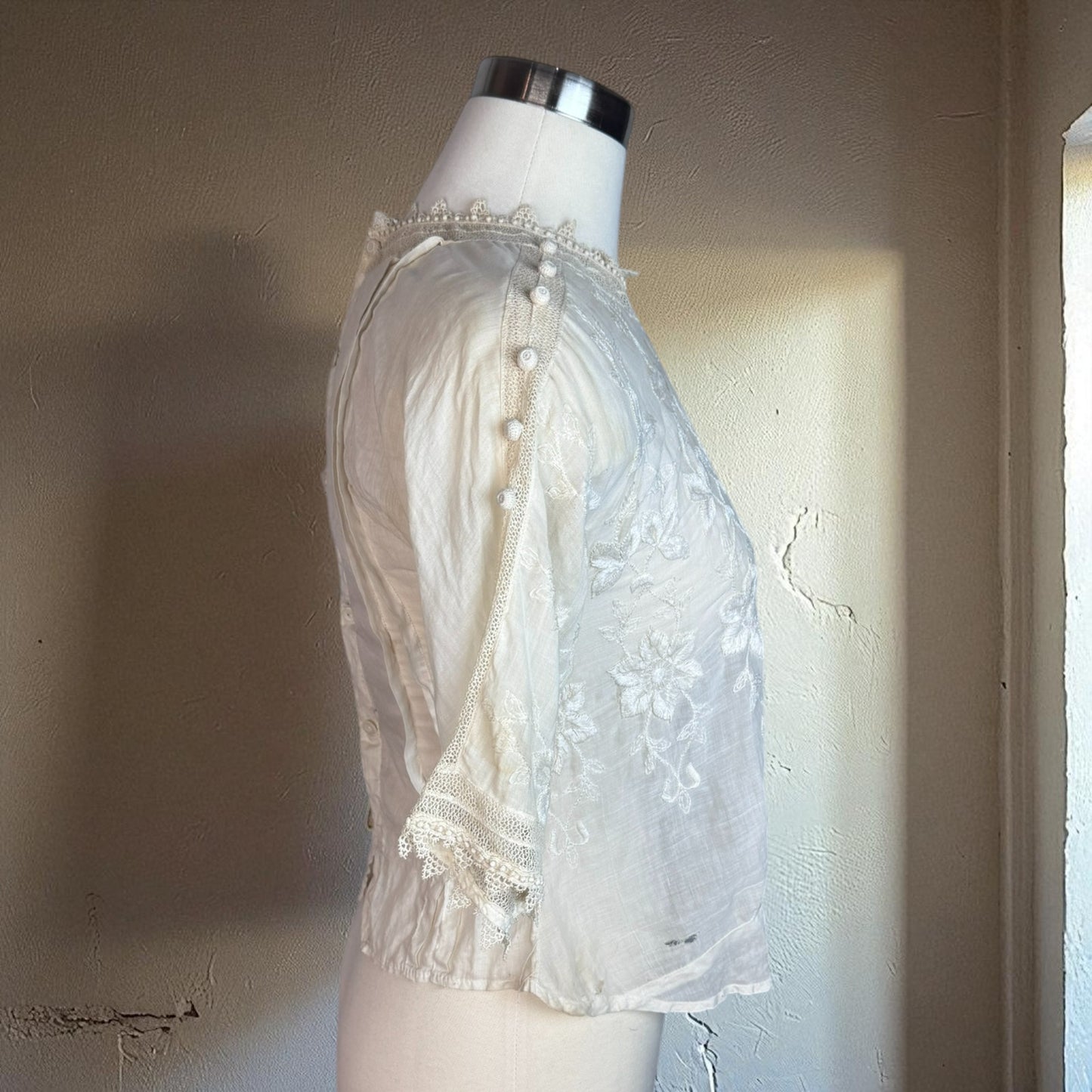Vintage Early 1900s Top Edwardian Embroidered Floral Lace Button XS Ivory