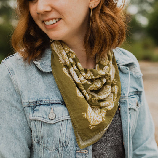 How to Style a Bandana | Modern Bandana Looks + History & Outfit Ideas