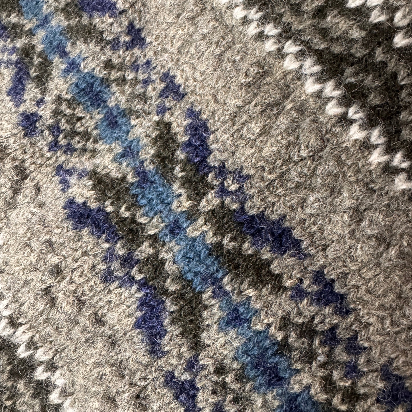 Vintage 1990s Men's Eddie Bauer Shetland Wool Sweater Snowflakes Gray Brown Blue