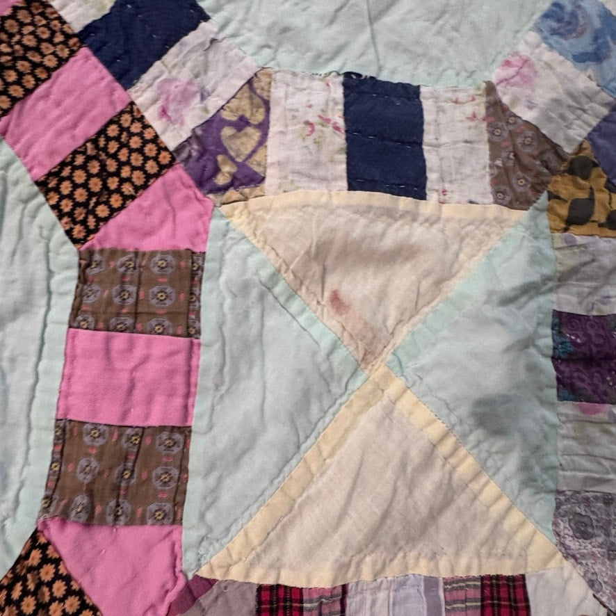 Vintage Octagon Ring Quilt Handmade Sewn 1940s 74”x 70” Full Sized