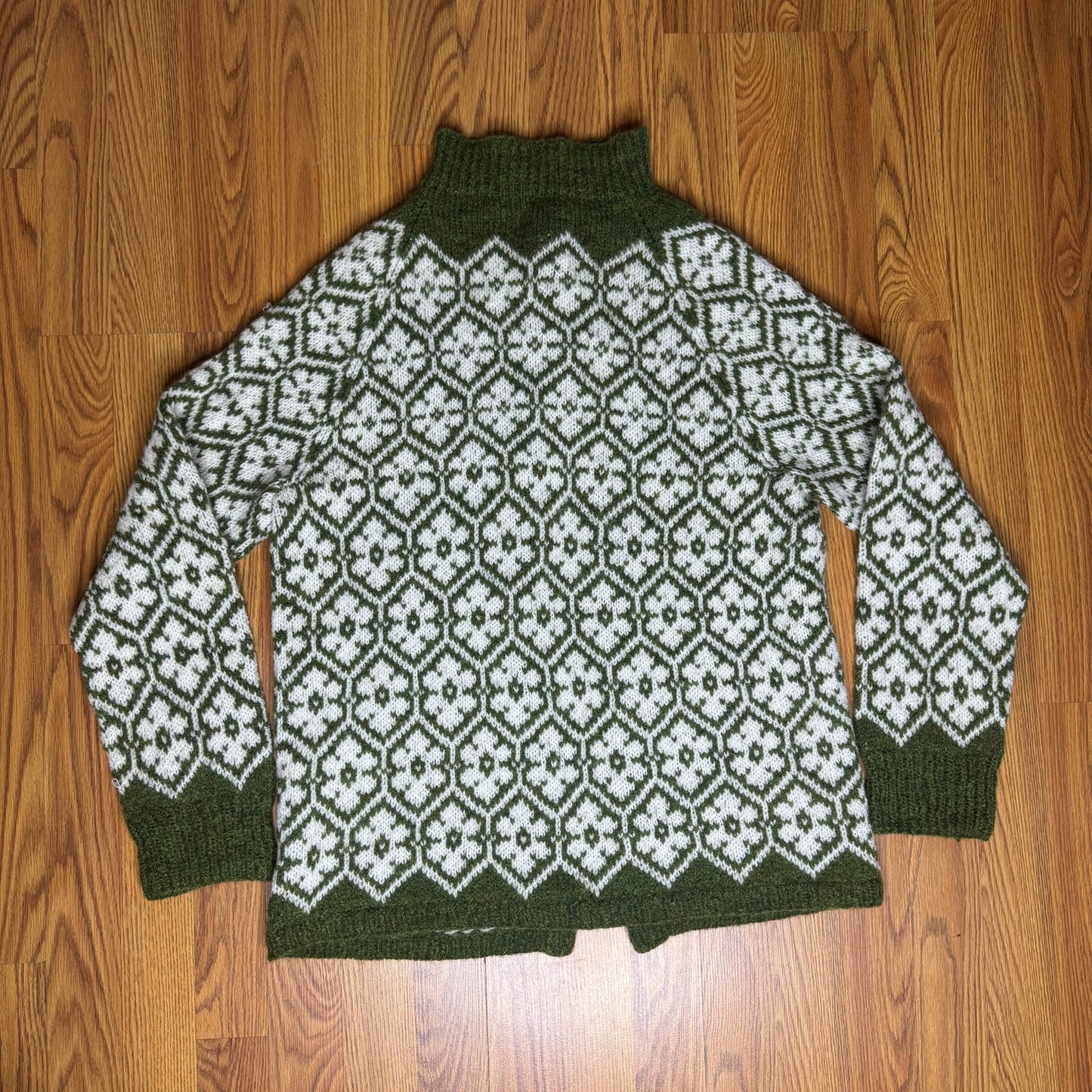 Vtg Handknit Green White Scandinavian Cardigan Sweater Open Front Retro Floral