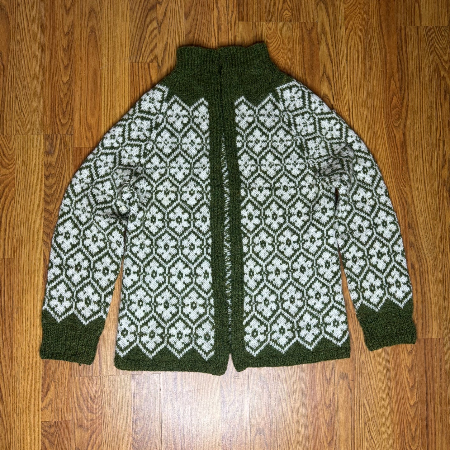 Vtg Handknit Green White Scandinavian Cardigan Sweater Open Front Retro Floral