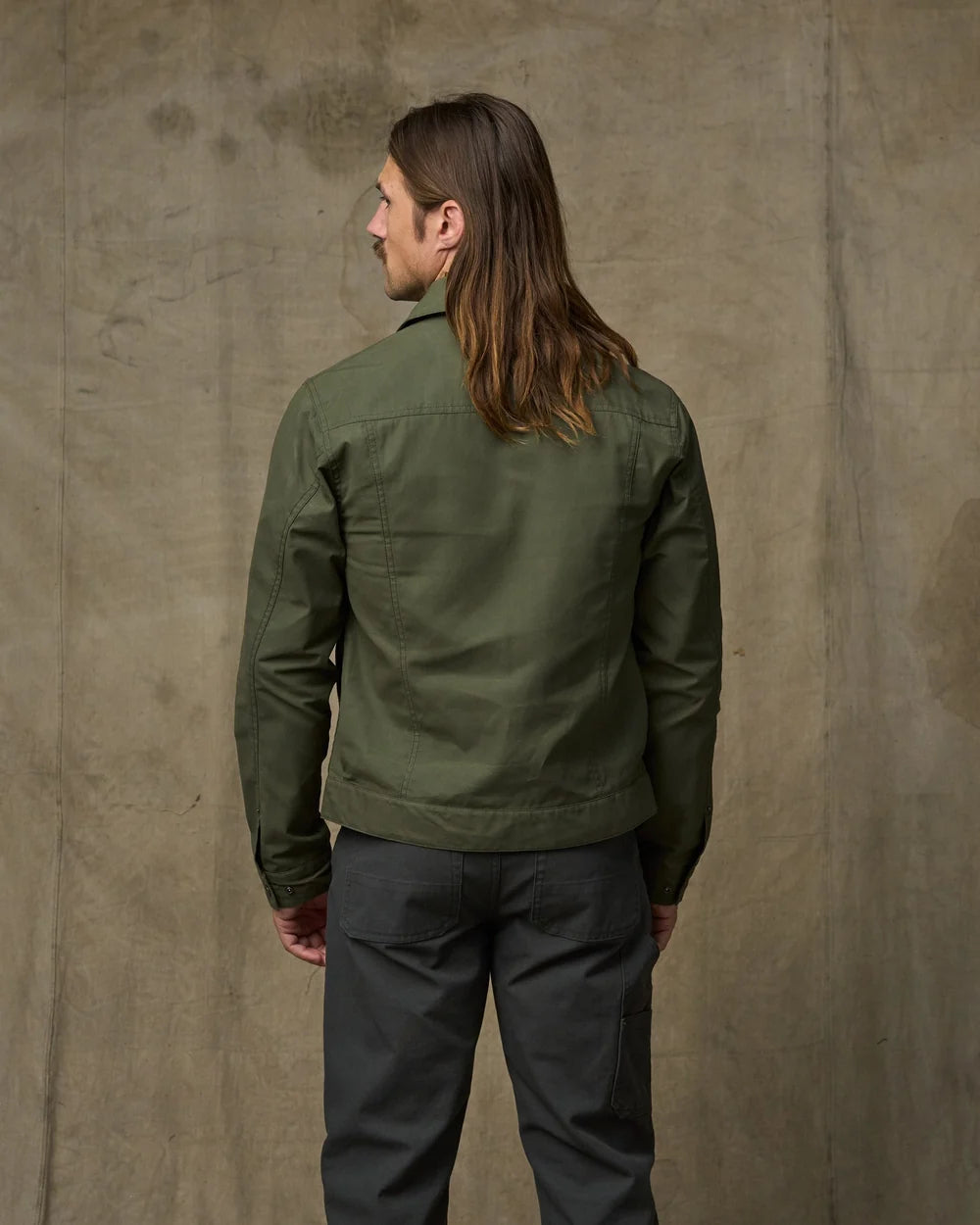 Dry Wax Short Cruiser in Olive