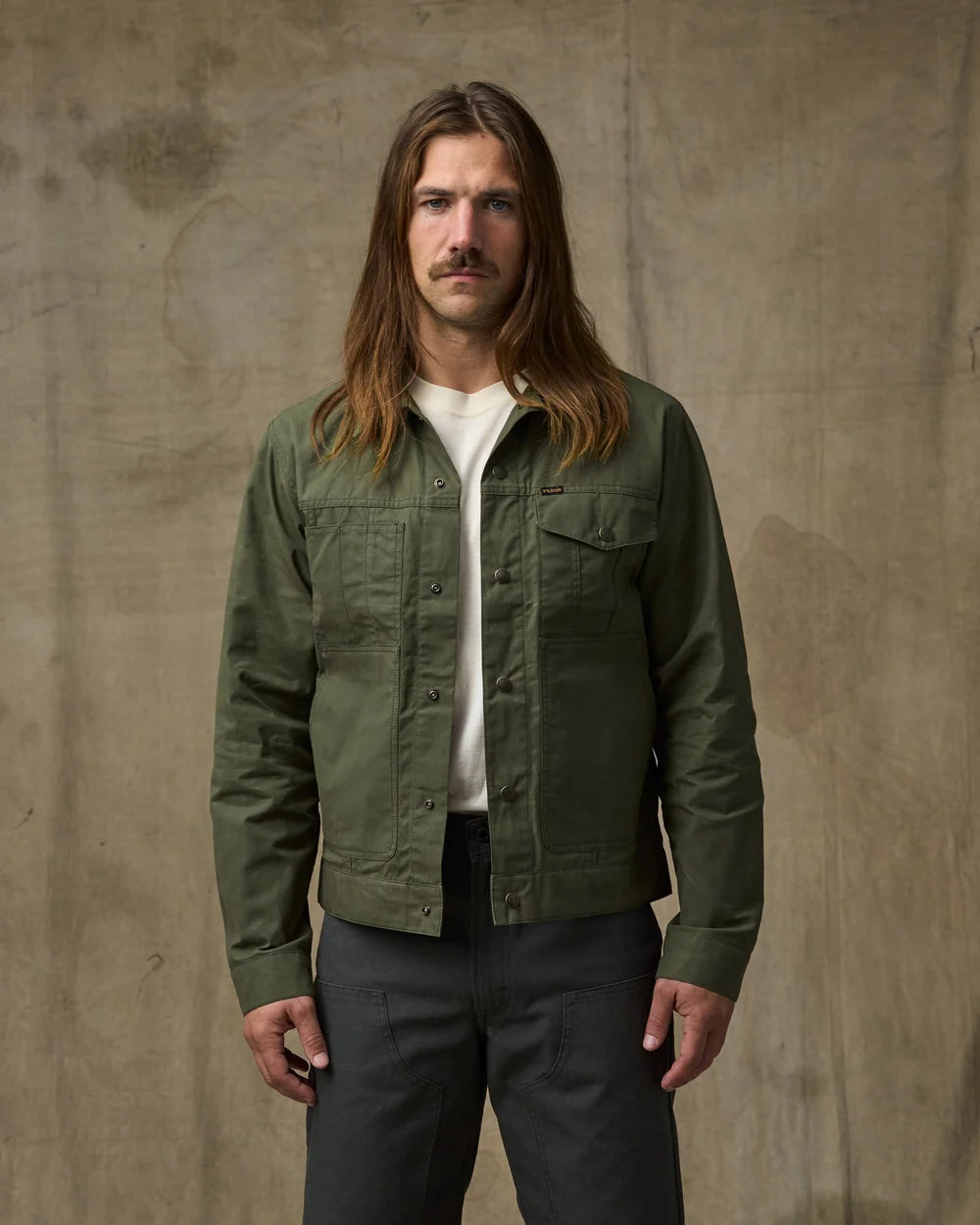 Dry Wax Short Cruiser in Olive