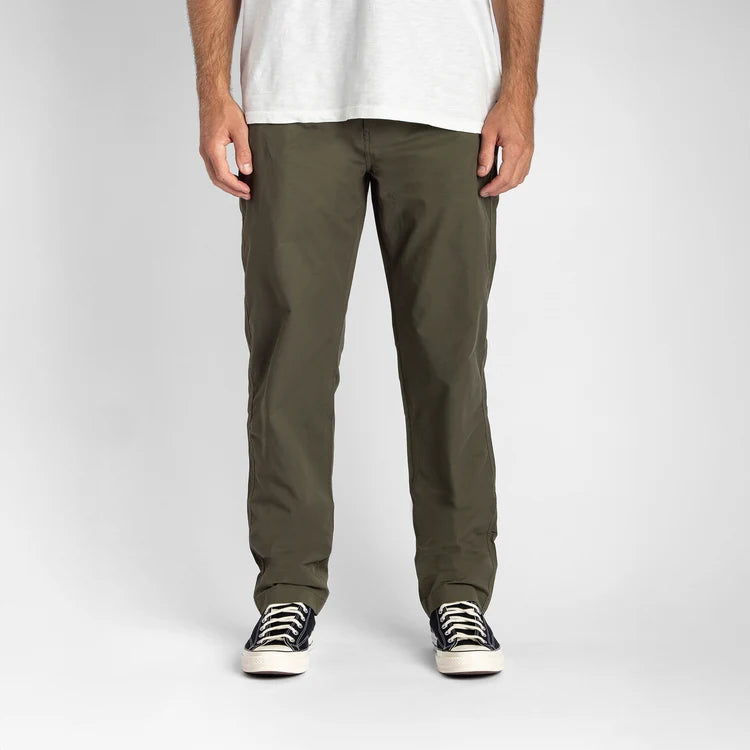 Layover Pro Traveller Pant in Military