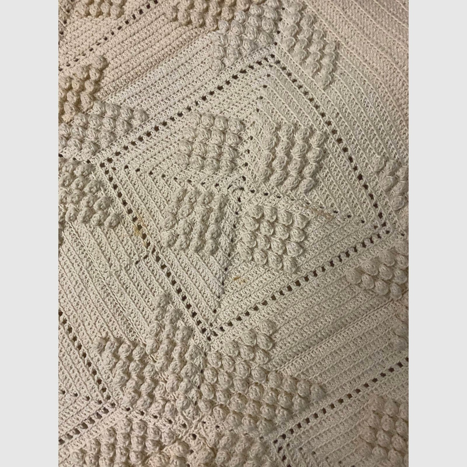 Vtg Handmade Heavy Cotton Blanket Star Pattern Popcorn Knit Triangle 90” x 58” - MST GoodsHandmade