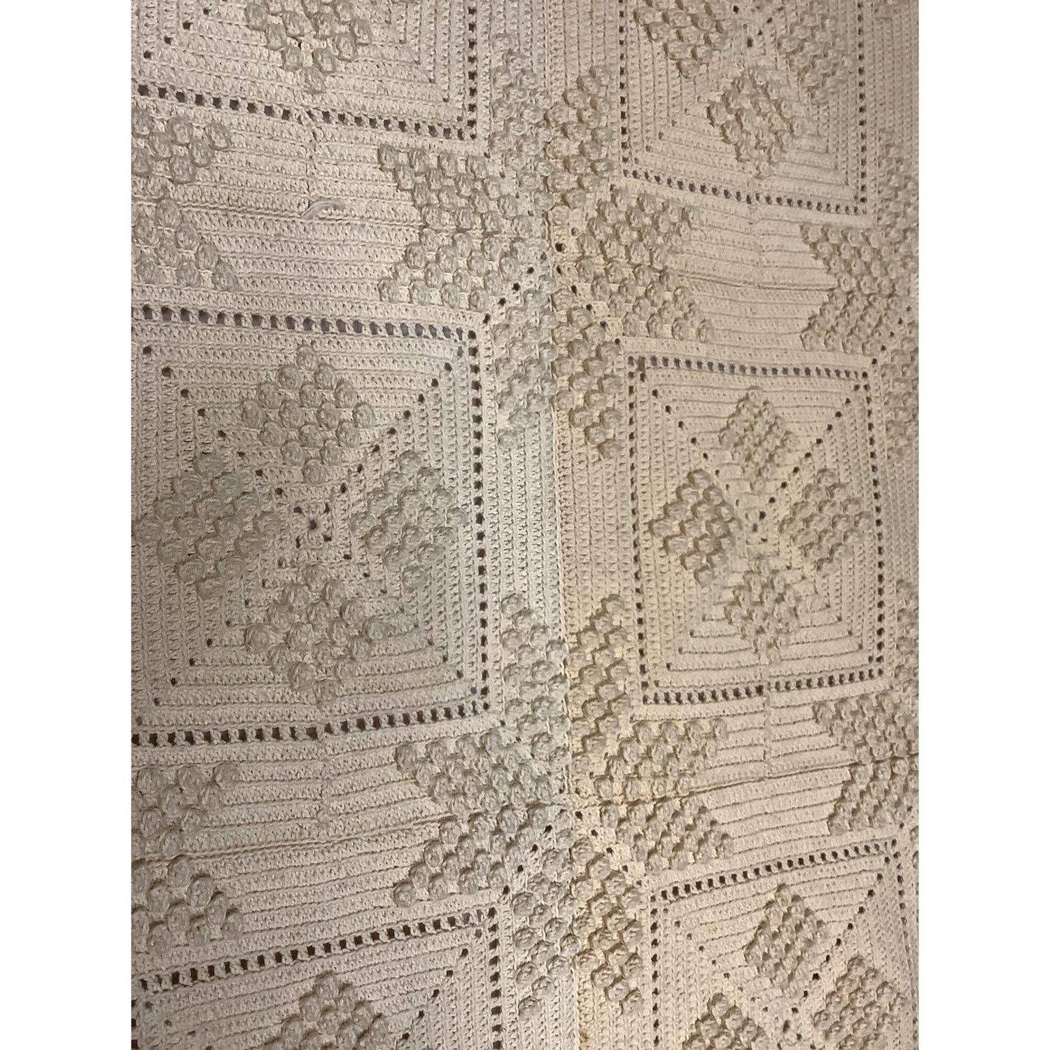 Vtg Handmade Heavy Cotton Blanket Star Pattern Popcorn Knit Triangle 90” x 58” - MST GoodsHandmade