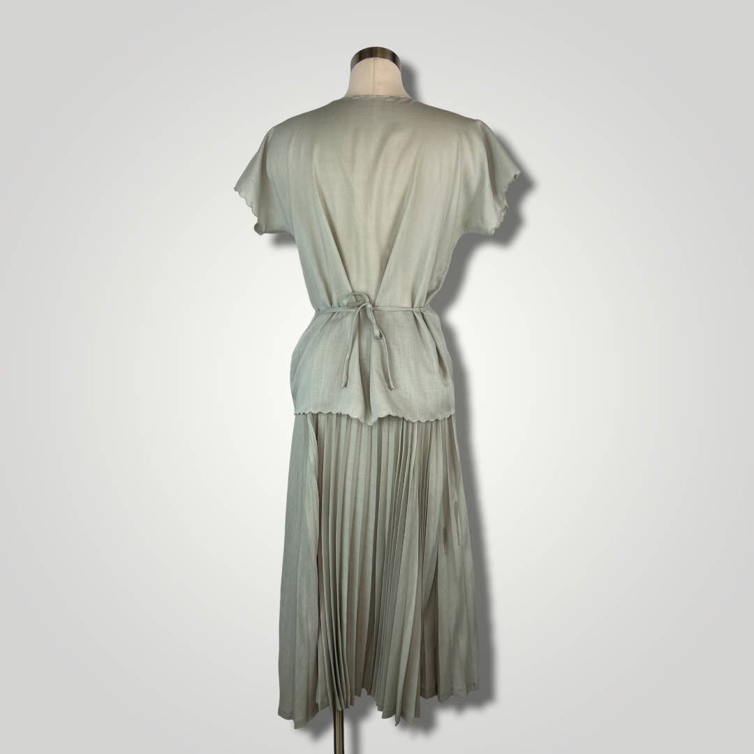 Vintage 1940s Montaldo’s Skirt Set Scalloped Blouse Belted Pleated XS B106