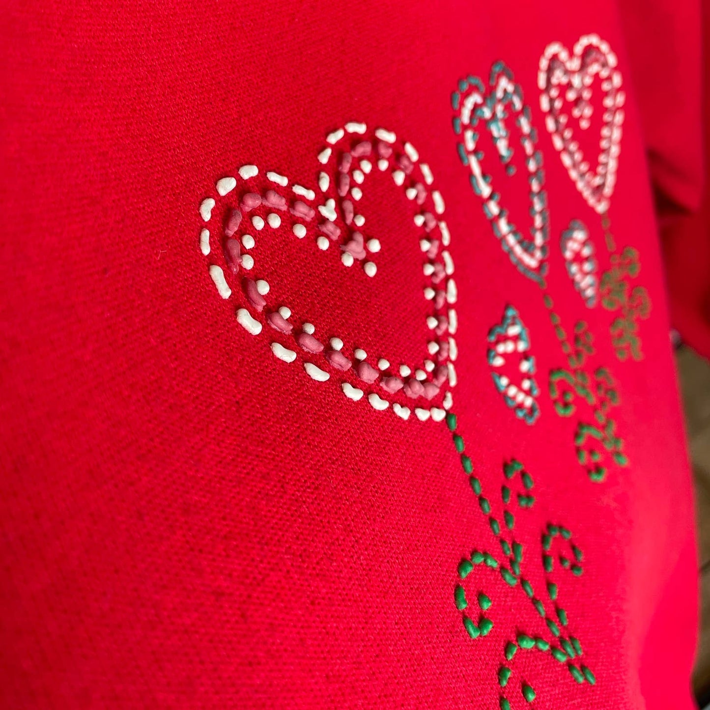 Vintage 1980s Red Sweatshirt Hearts Flowers Puff Paint Hanes Her Way Cottage B125